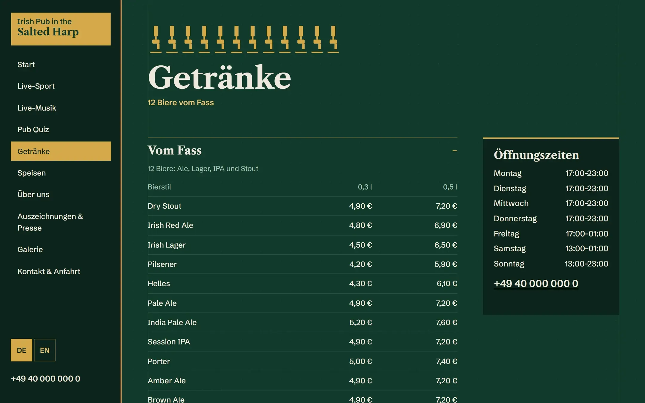 Getränkekarte des Irish Pub The Salted Harp mit einer Reihe goldener Zapfhahn-Silhouetten, der Preistabelle „Vom Fass“ und der Öffnungszeiten-Tafel am rechten Rand.